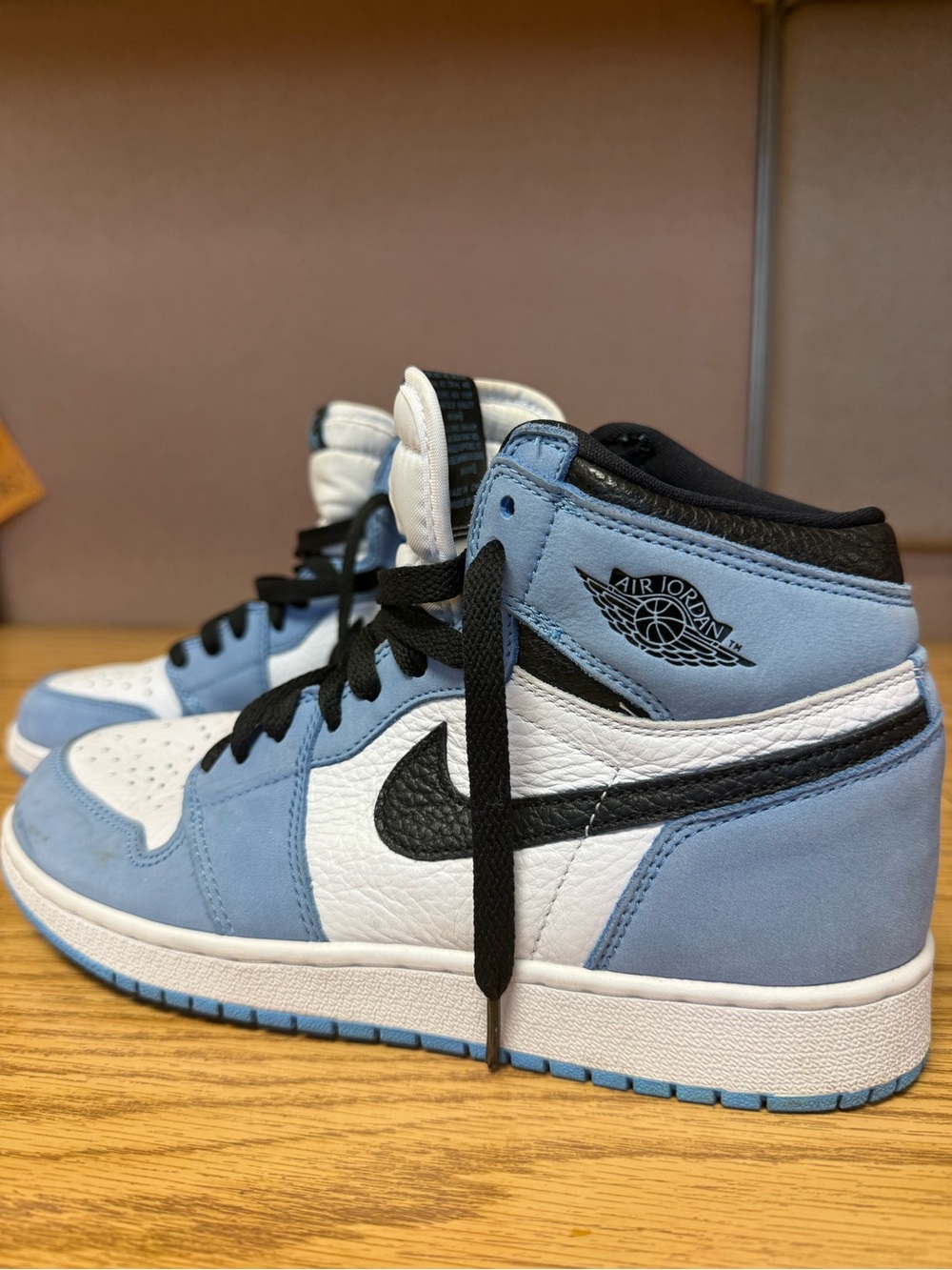 Jordan Air Jordan 1 Mid - White / Light Blue / Black